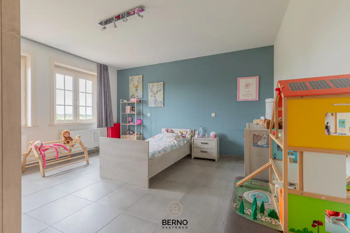 Recente en ruime gezinswoning met zonnige tuin foto 8