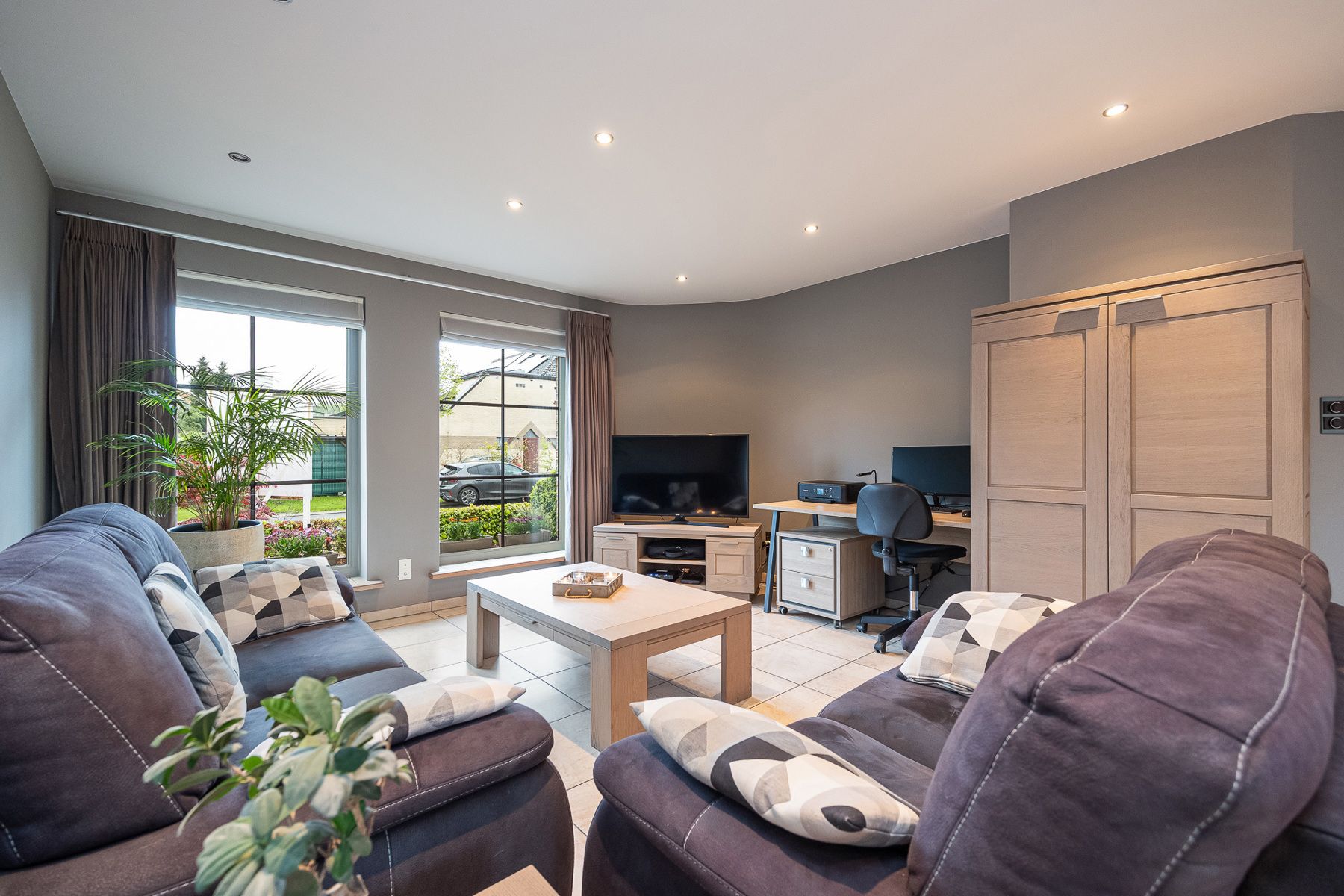Woning met 2 slaapkamers en garage op 557 m2 grond foto 9