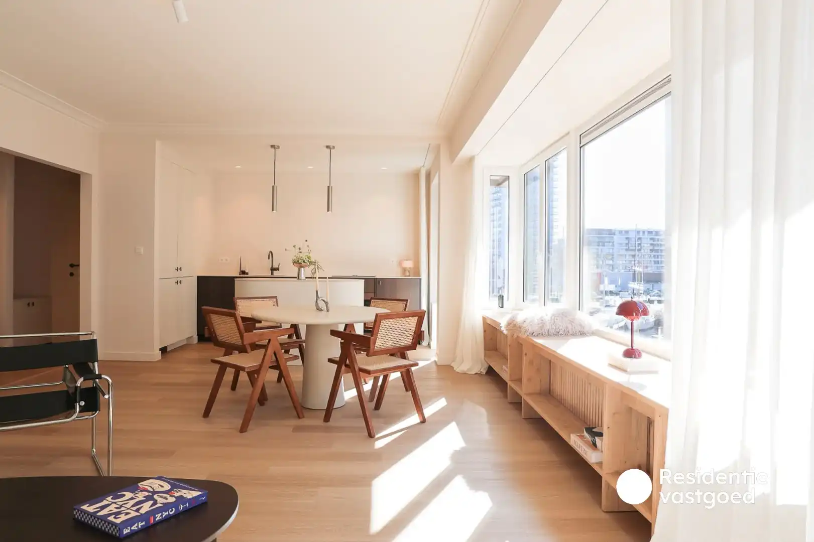 Ruim en volledig gerenoveerd appartement op topligging in Oostende foto 6