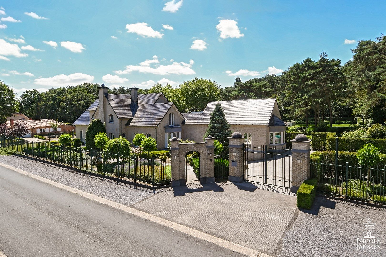 Exclusieve en ruim ingedeelde villa foto 17