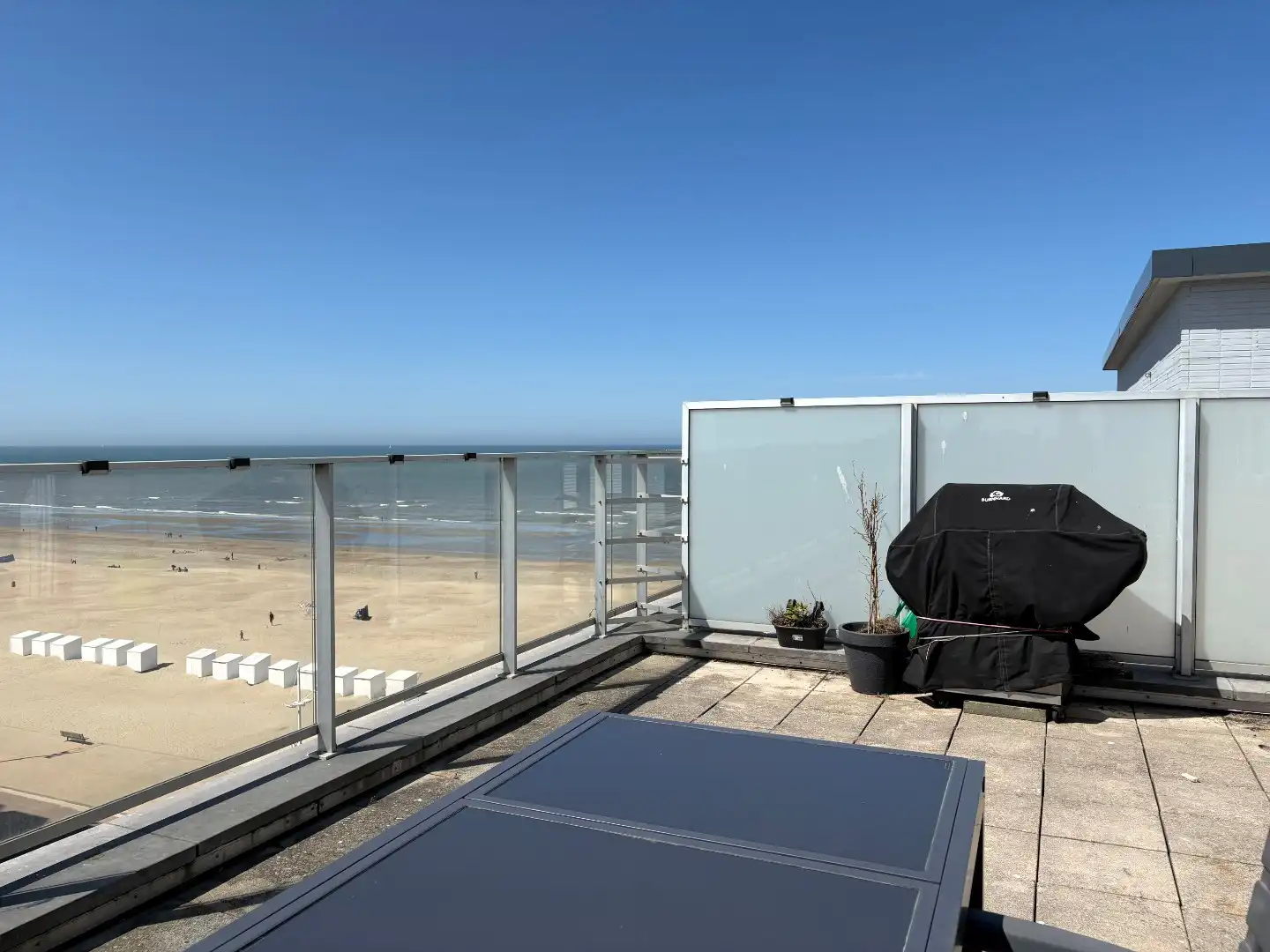 Zonnige penthouse op topligging met zijdelings zeezicht te Koksijde. foto 11