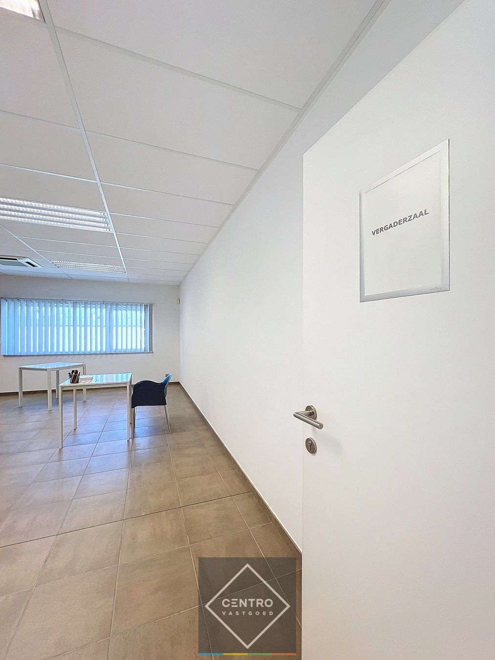 Instapklaar PERFECT onderhouden multifunctioneel BEDRIJFSPAND (1.180 m²) voor handel, kantoor of dienstensector (huidige uitbating: opleidingscentrum) ! foto 48