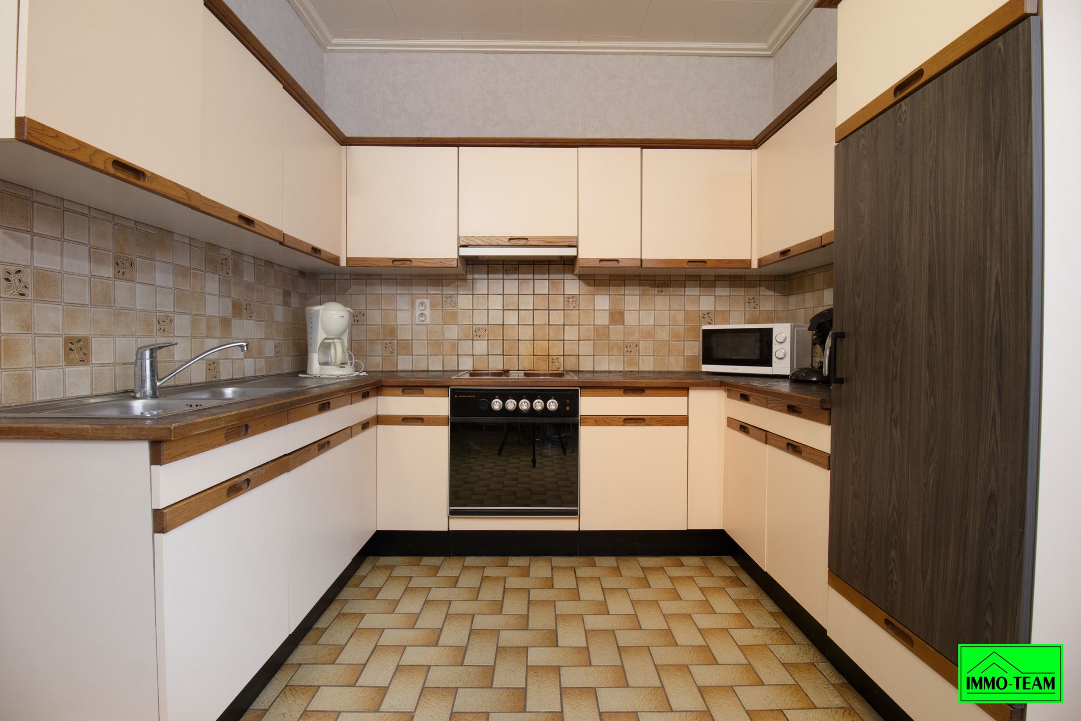 Op te frissen 2-gevelwoning nabij centrum foto 5