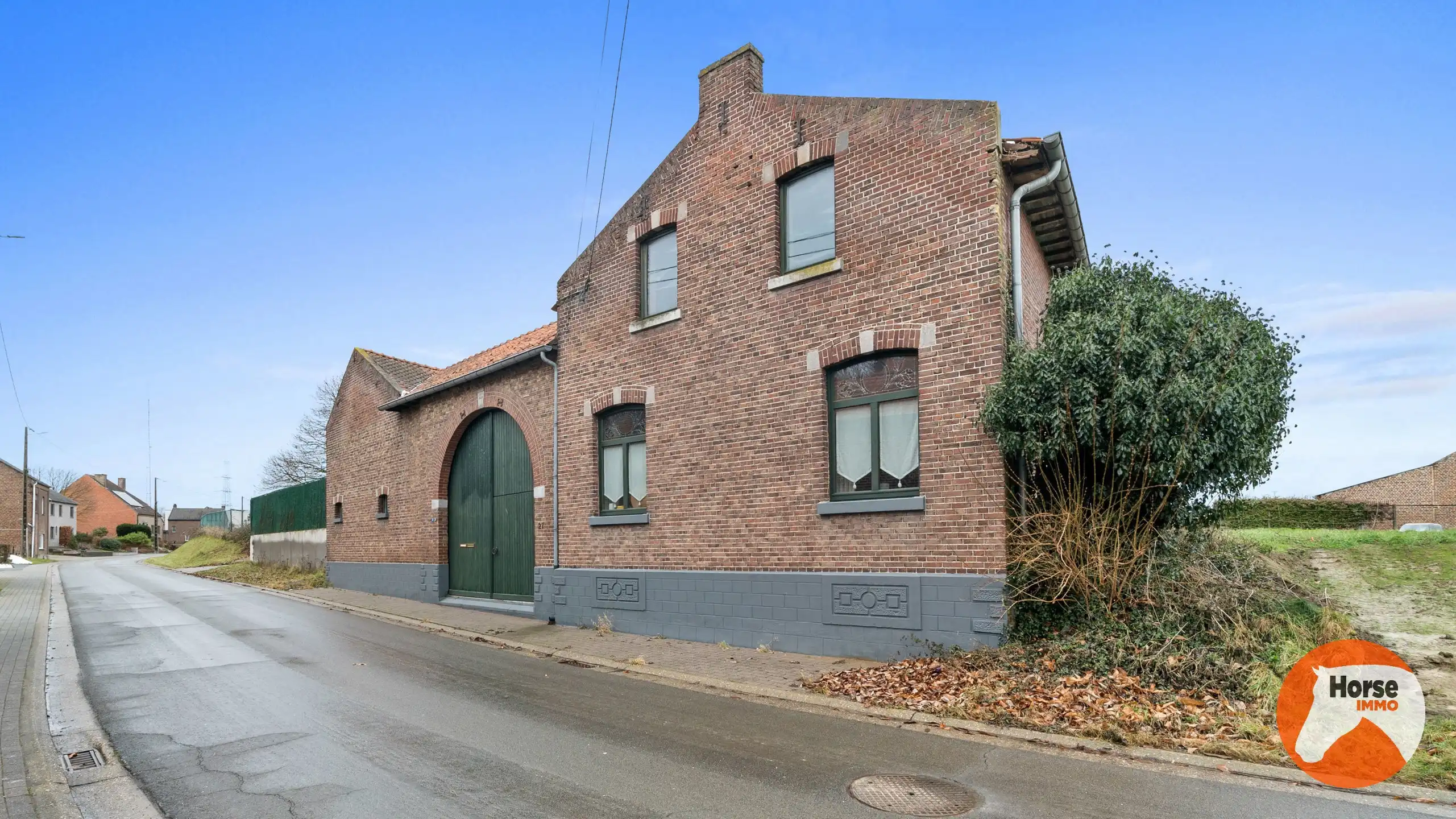 BILZEN - Charmante vierkantshoeve met werkplaats foto 4