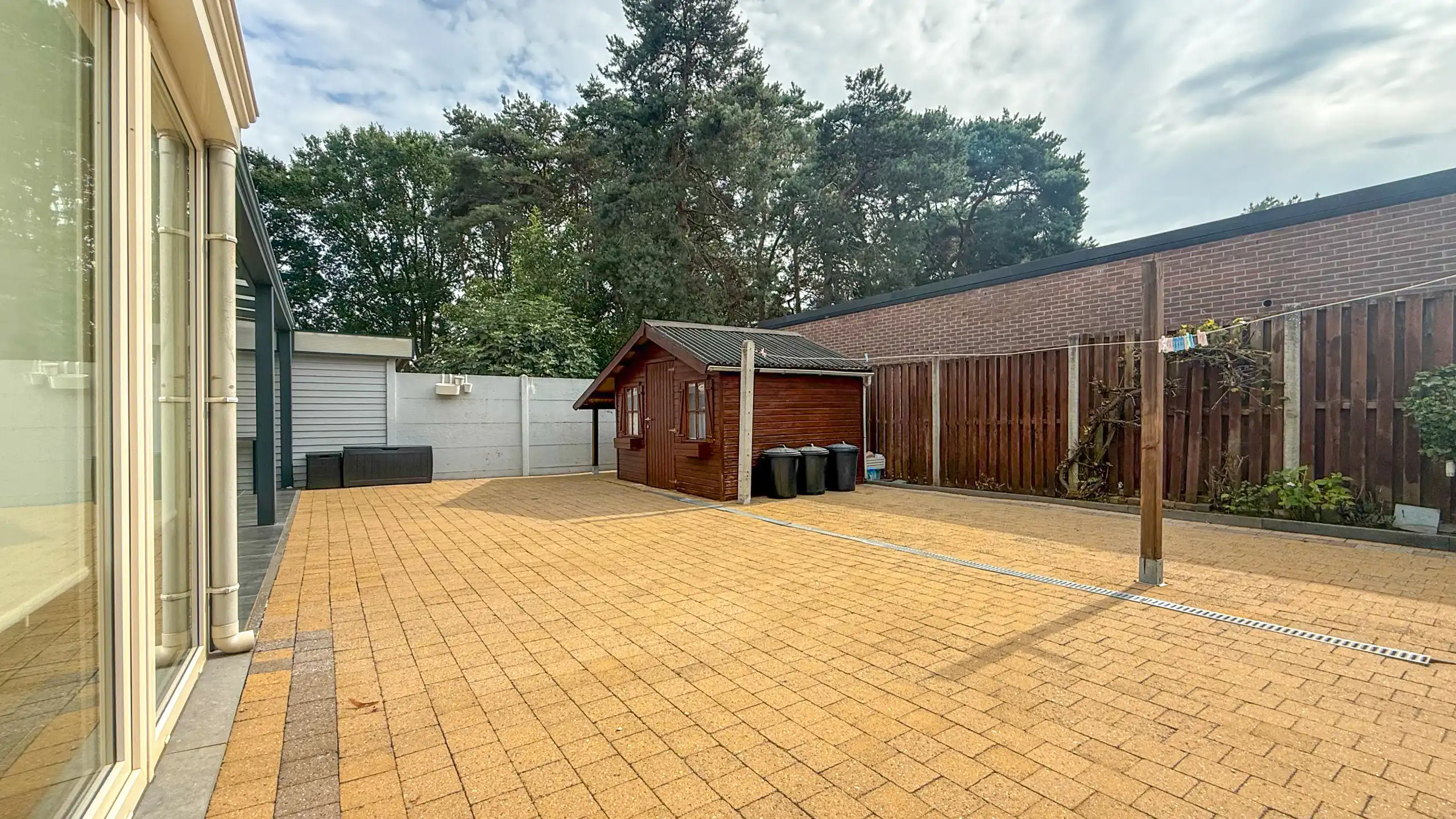 Ruime gezinswoning met 3 slaapkamers en fraaie veranda! foto 38