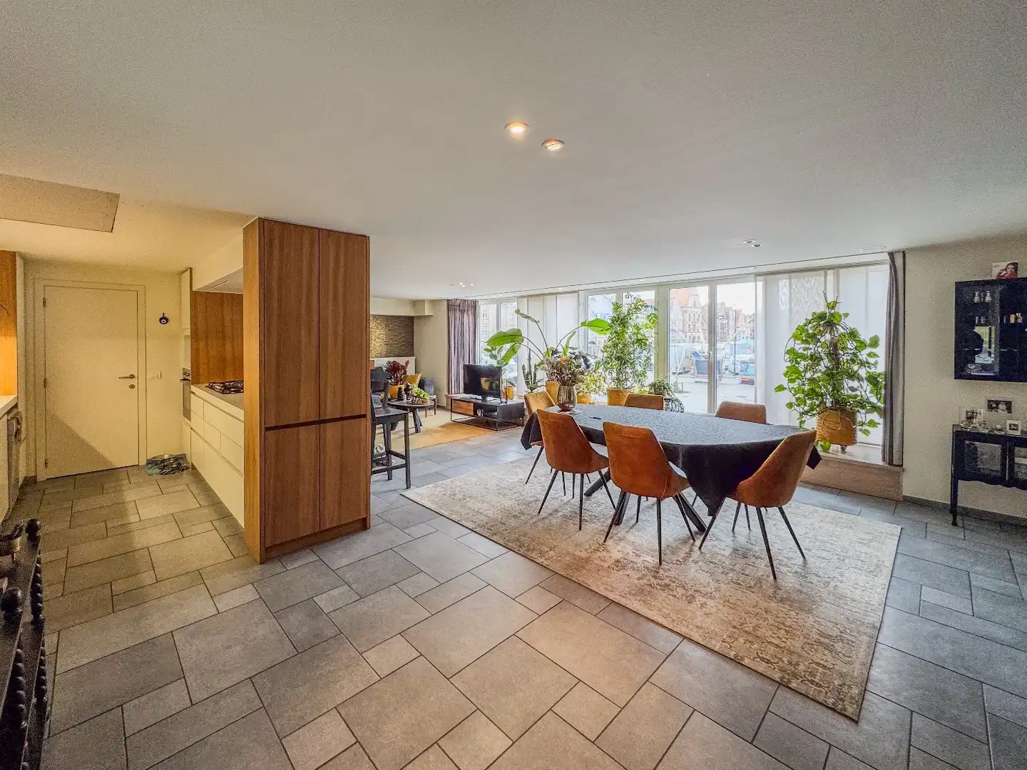 Zeer ruim appartement met 3 slaapkamers, 3 badkamers en gigantisch terras. foto 2