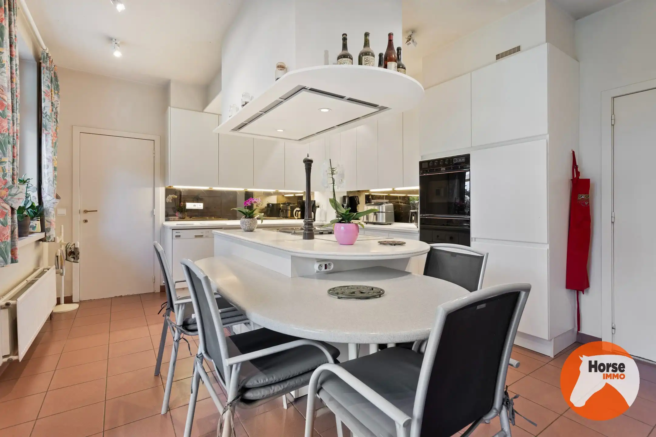 ROESELARE – Unieke villa met bijgebouwen op 4,7 ha foto 10