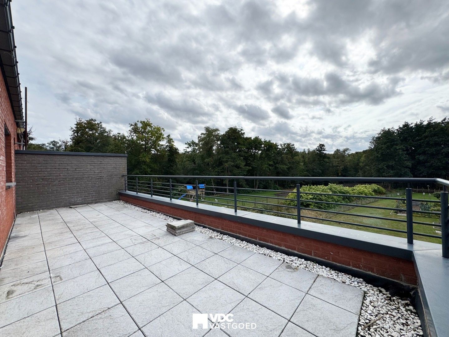 Zeer mooi en ruim duplex-appartement met 4 slaapkamers en groot terras in groene omgeving foto 14