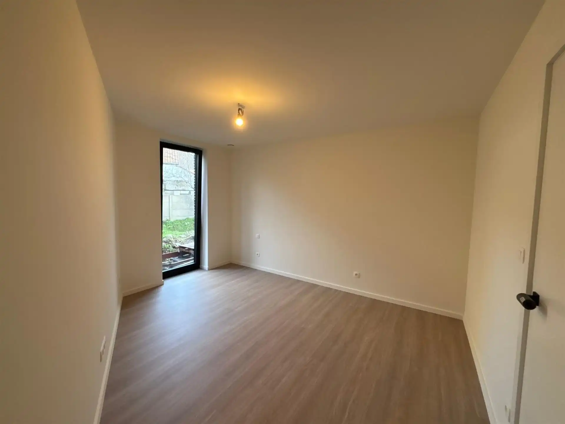 Modern gelijkvloers appartement met private tuin en ruime terrassen in Asse! foto 8