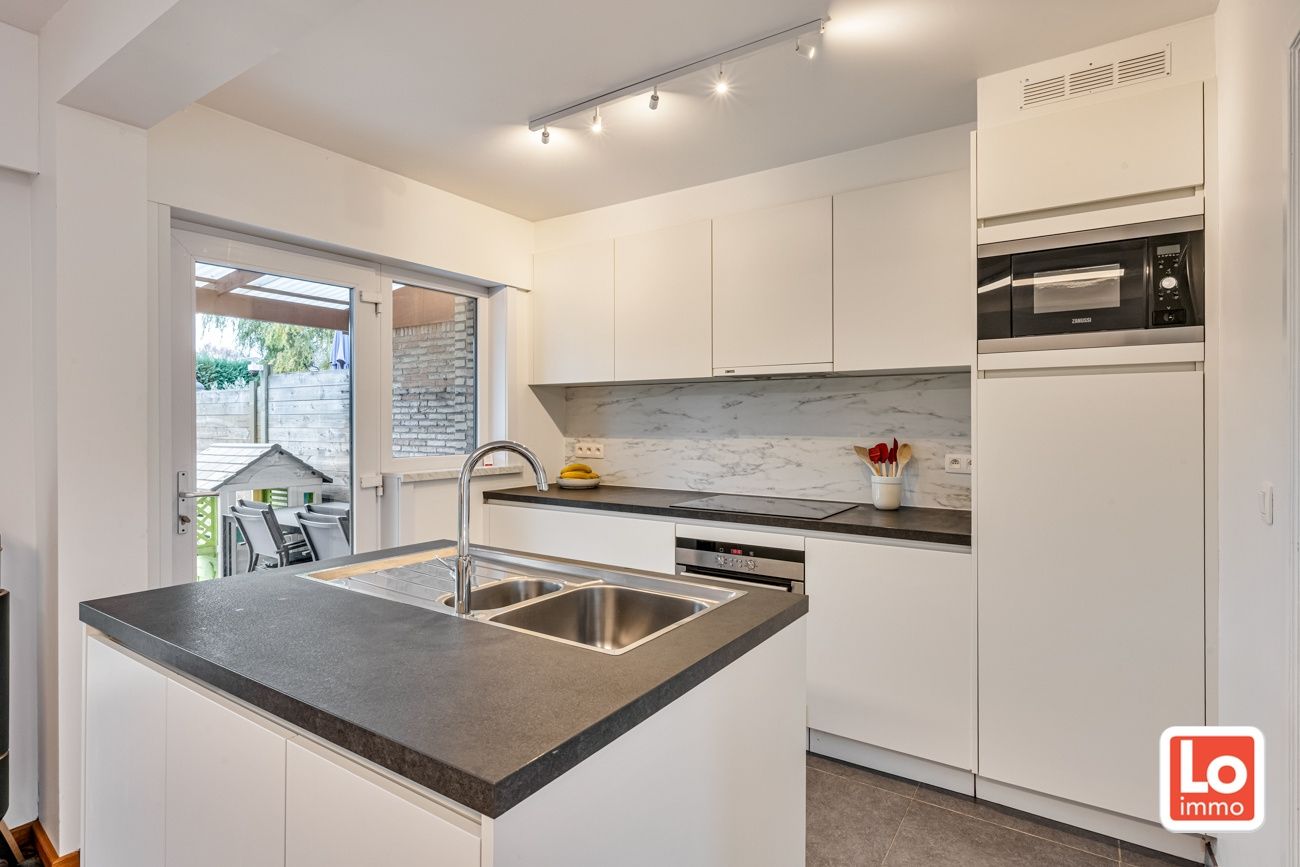 Instapklare gesloten bebouwing met garage op een rustige en goede locatie in wijk ‘Lobos’ nabij het centrum van Lochristi! foto 8