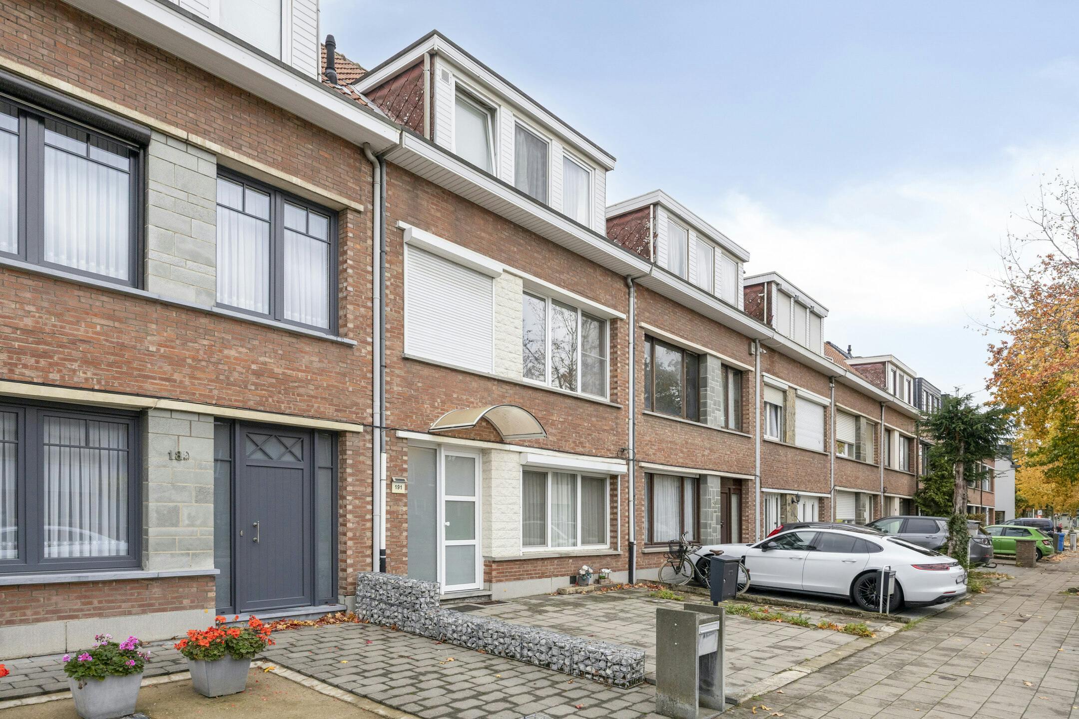 Huis met 6 slaapkamers  en tuin te koop in Merksem! foto 2