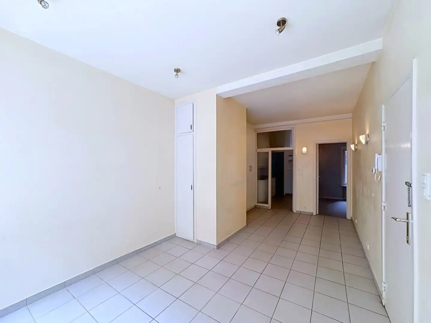 Prima gelegen appartement met volwaardige slaapkamer en slaaphoek foto 4