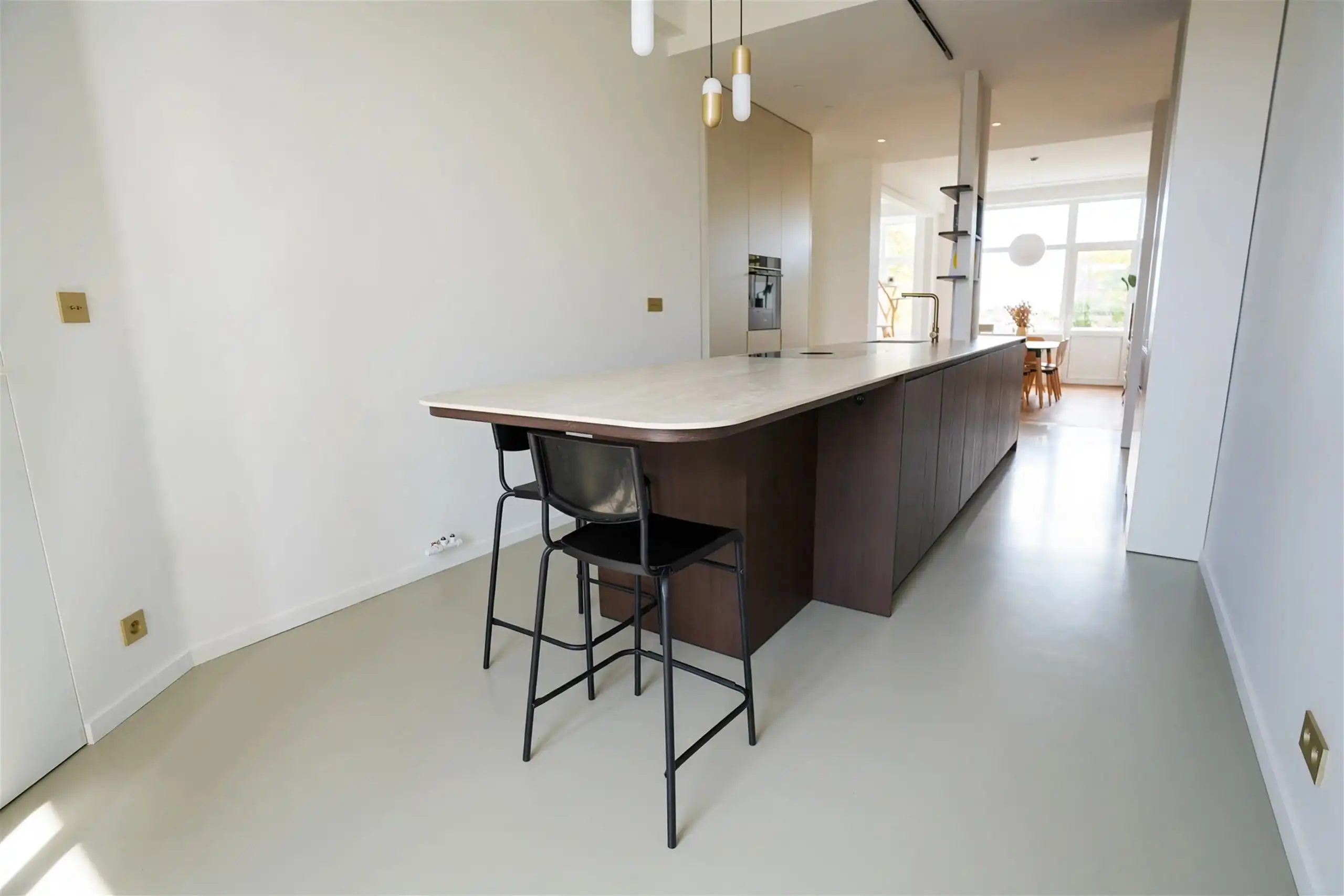 Architecturaal pareltje met uitzicht op de boomkruinen foto 15