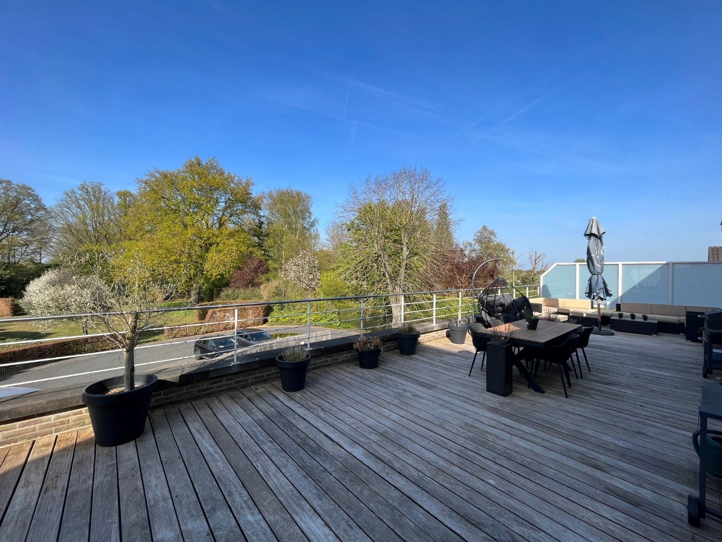Tijdloos appartement met uitzonderlijk ruim terras foto {{pictureIndex}}