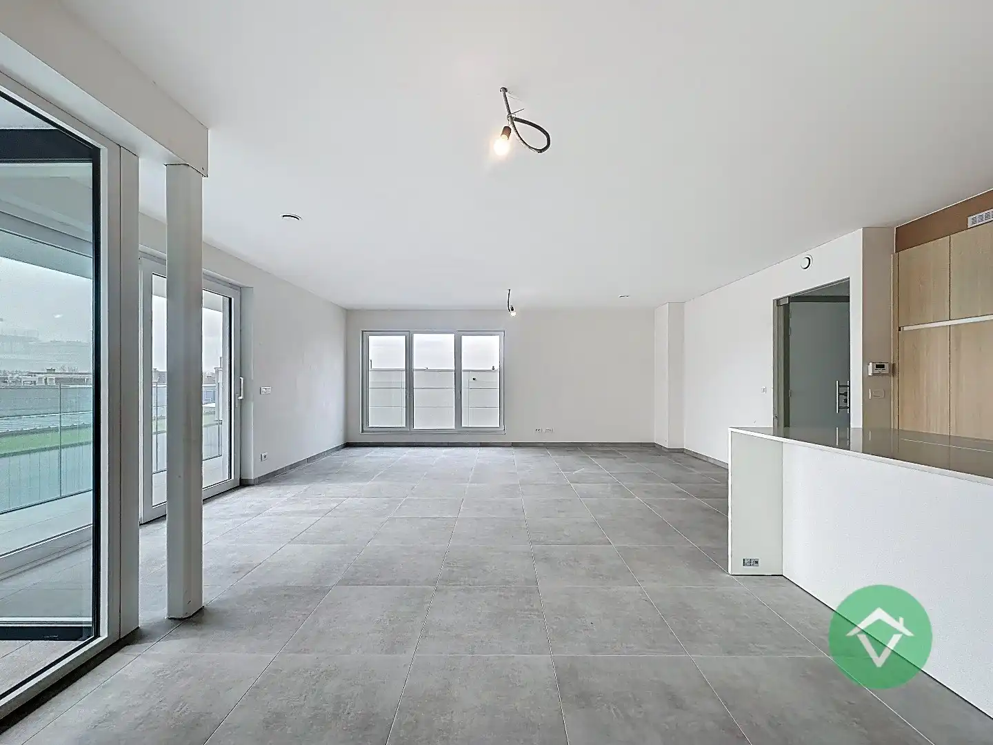 Wonen nabij jachthaven en zee - ruim appartement met terras en drie slaapkamers foto 6