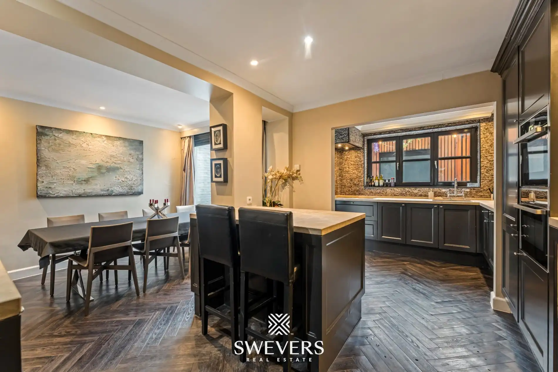 Exclusief gerenoveerde stadswoning met garage en drie terrassen in hartje Hasselt foto 10