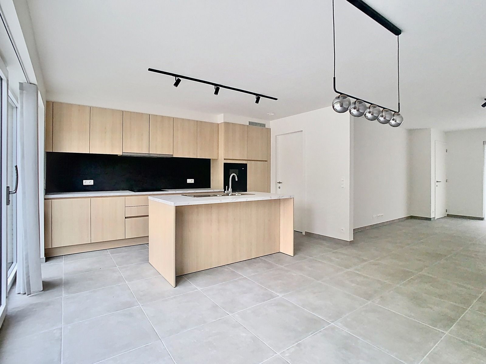 Moderne Nieuwbouwwoning (GB) met 3 SLPK, Tuin én Carport! foto 4