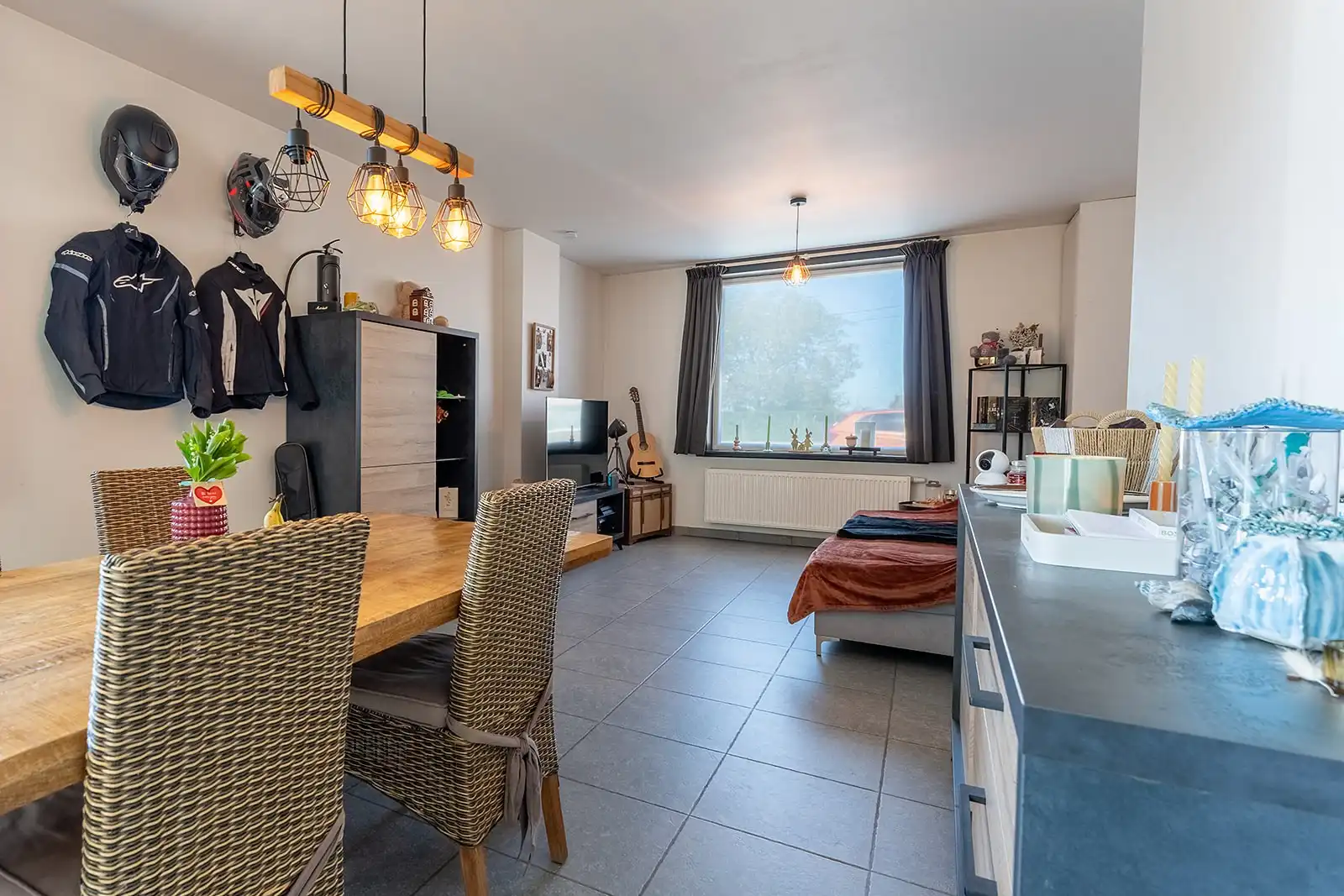 Instapklare Halfopen bebouwing op 1125 m² met ruime oprit foto 3