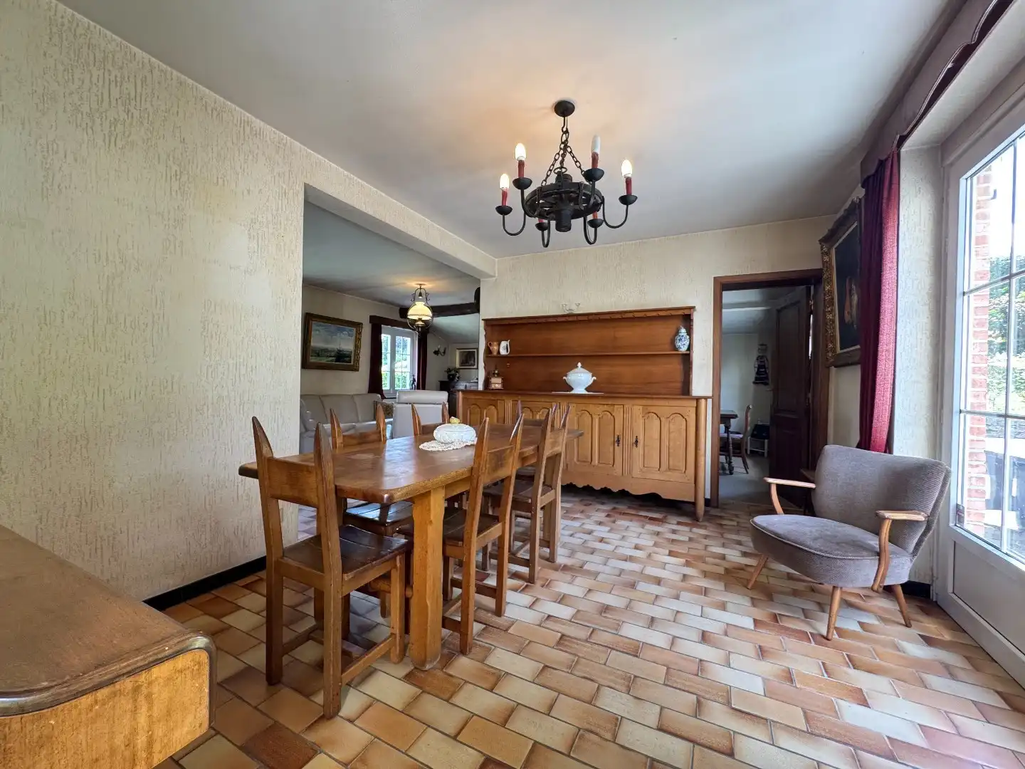 Charmante 3-gevelwoning met garage en tuin foto 6