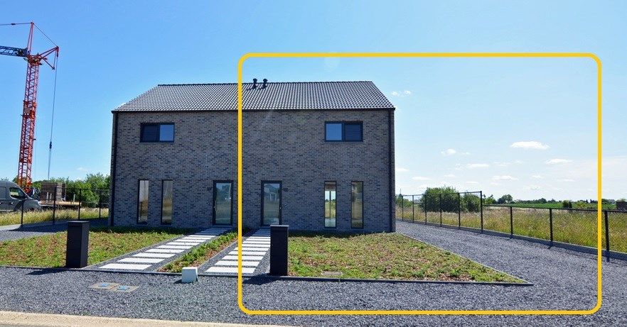 Halfvrijstaande nieuwbouwwoning met 3 slpks en dressing op perceel van 4a 88ca. foto {{pictureIndex}}