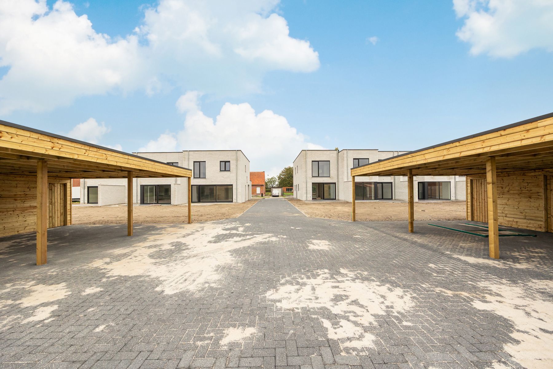 Woning met 4 slaapkamers en fietsenberging/carport op perceel van ca 327m² foto 20