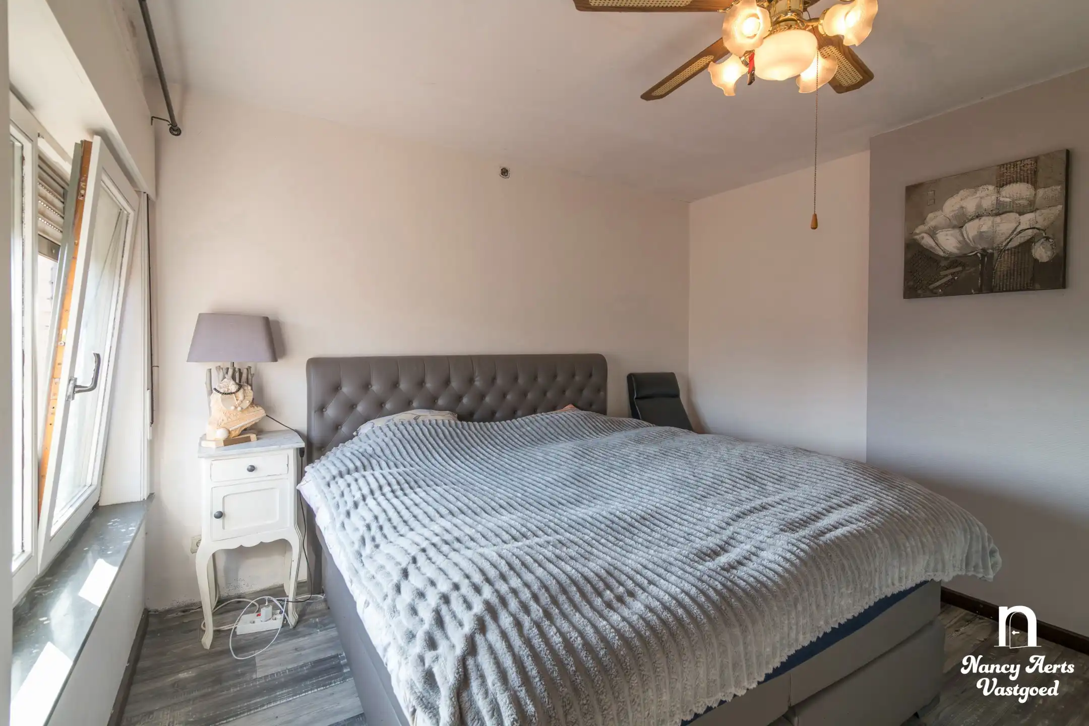 Ruime halfopen woning met tuin en veel potentieel foto 16