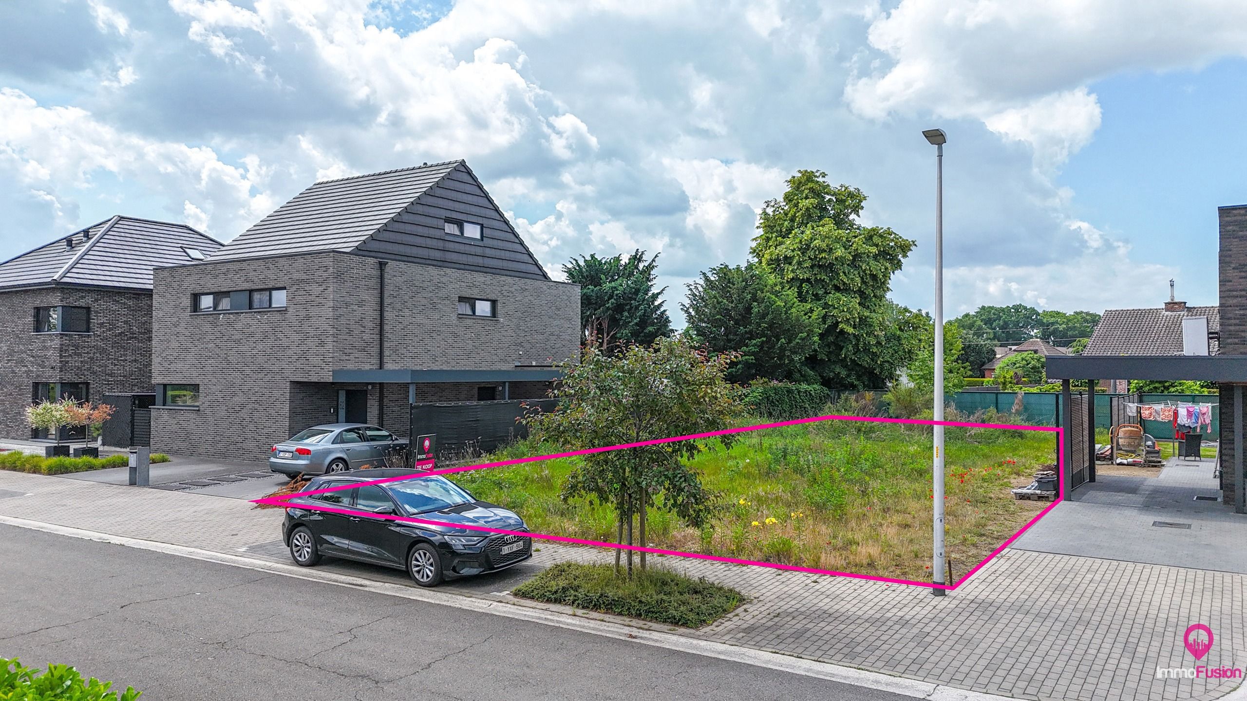 Mooie bouwgrond voor open bebouwing in doodlopende straat! foto {{pictureIndex}}