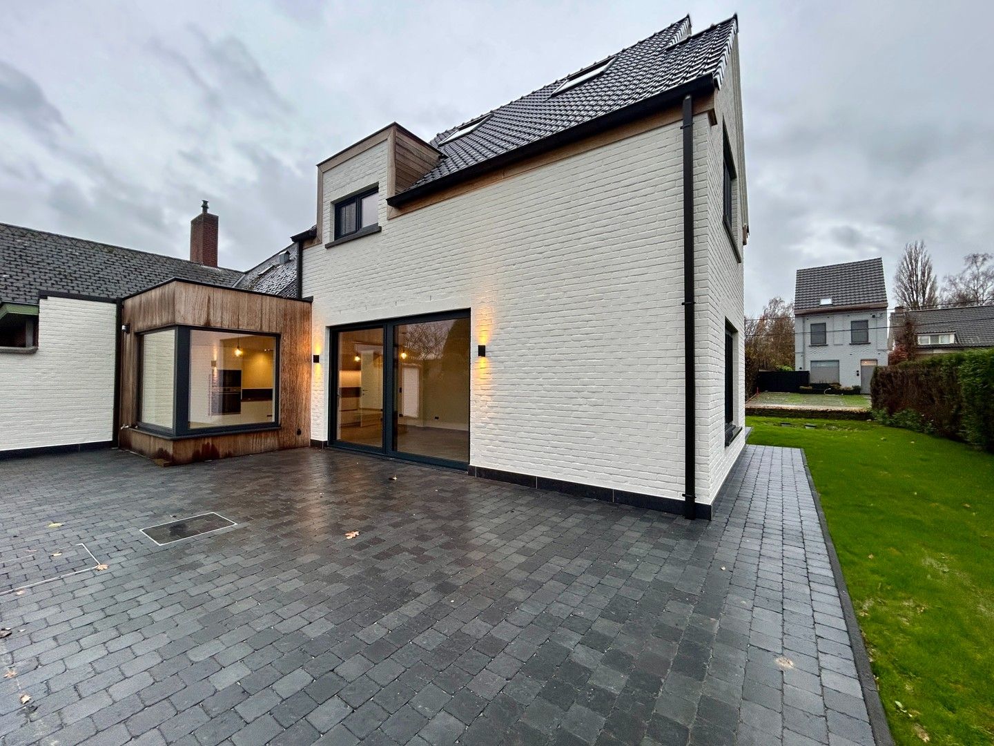 Prachtig gerenoveerde HOB met 3 slaapkamers te Rumbeke! foto 2