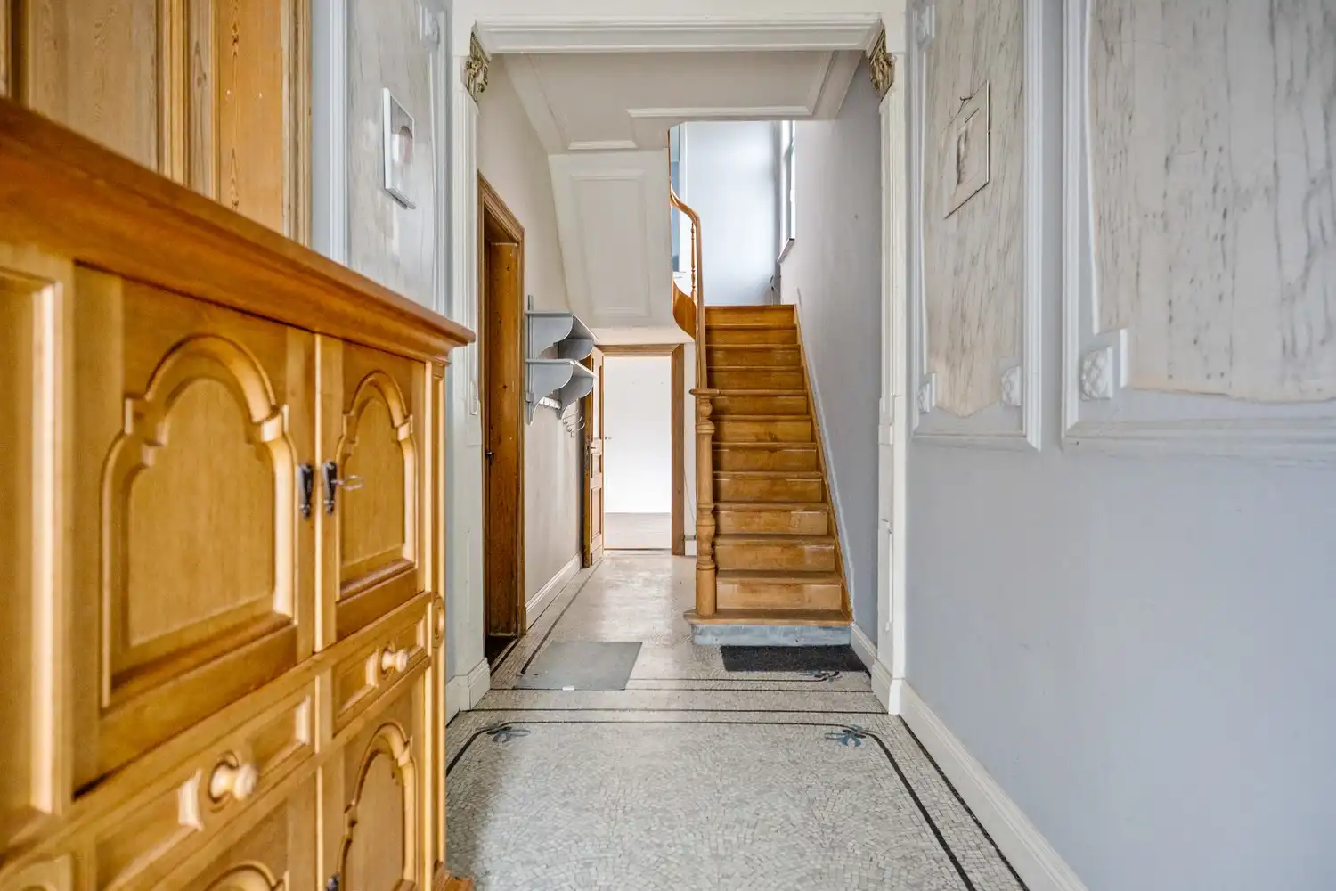 Zonevreemde woning met magazijn te Putte foto 4