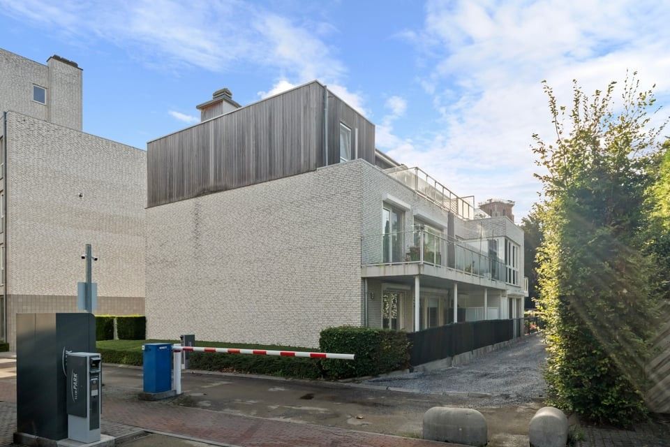 KNAP APPARTEMENT MET 1 SLAAPKAMER EN STAANPLAATS IN SINT-TRUIDEN foto 26