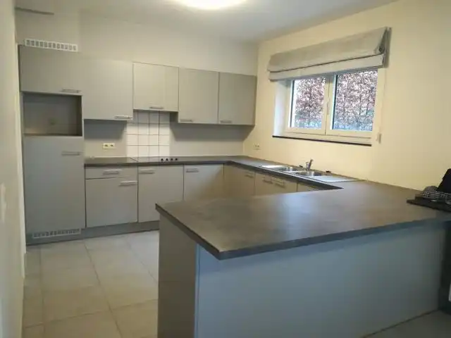 Genk, Reinpadstraat 10 bus 1 - Prachtig gelijkvloers appartement (117m2) met 2 slaapkamers, ruim terras (±65m2) met uitzicht in het groen en een aparte garage. foto 4