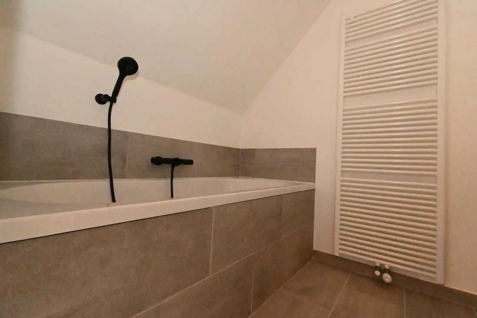 Dakappartement met 2 slaapkamers gelegen dorpskern Knesselare foto 24
