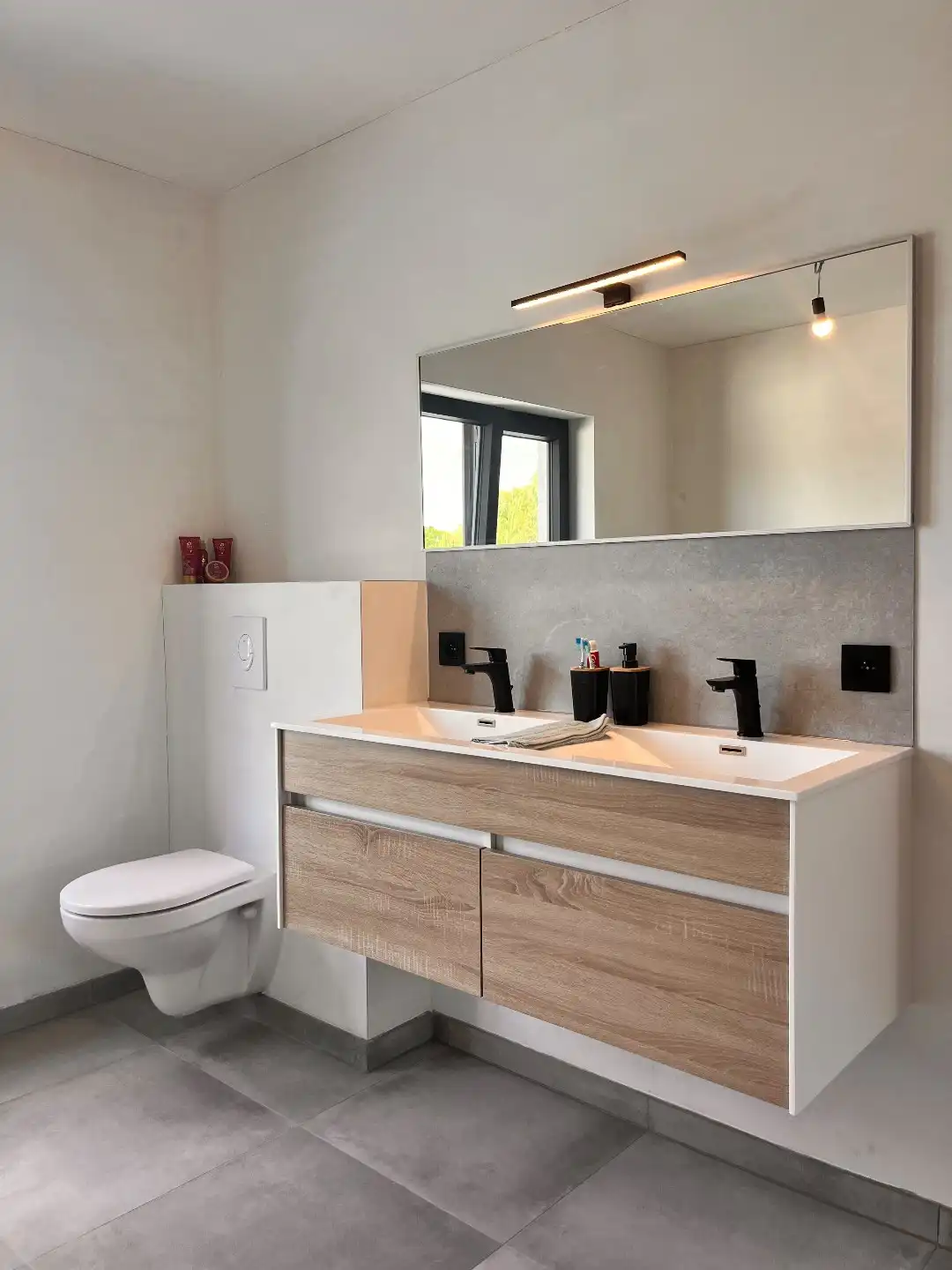 Instapklare woning te Kuurne met 3 slaapkamers, zijweg, oprit en zoveel meer! foto 13