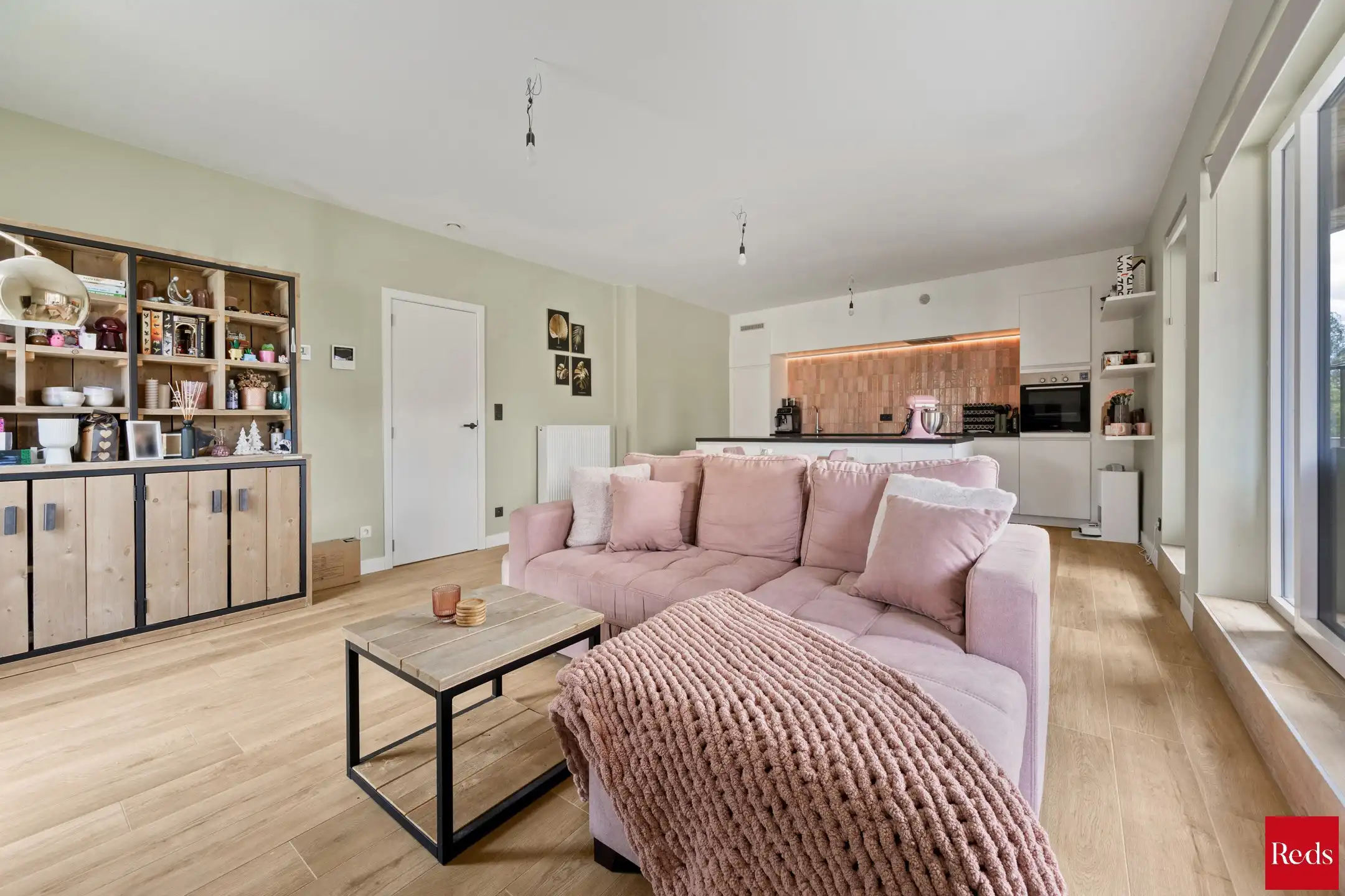Recent appartement met terras, 2 parkeerplaatsen en kelder foto 8