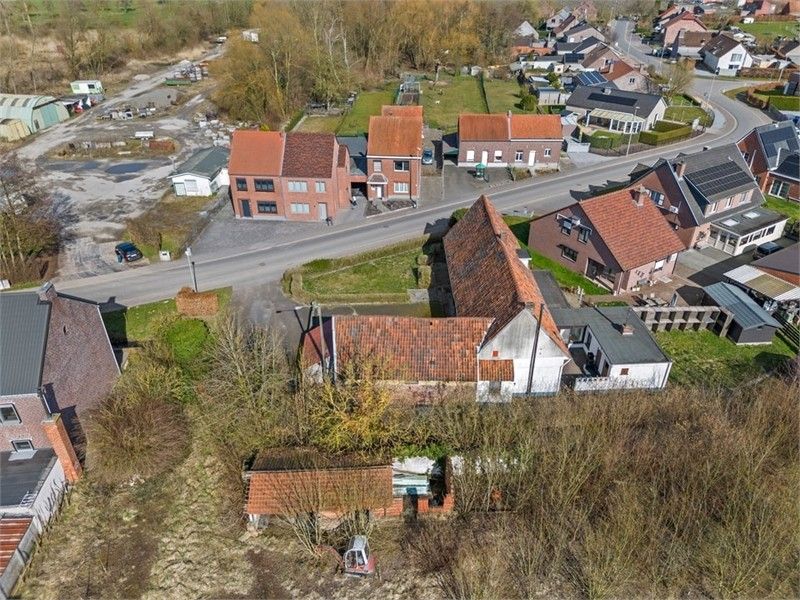 RUIM TE RENOVEREN PAND MET VEEL POTENTIEEL IN HET GEZELLIGE ZEPPEREN foto 4