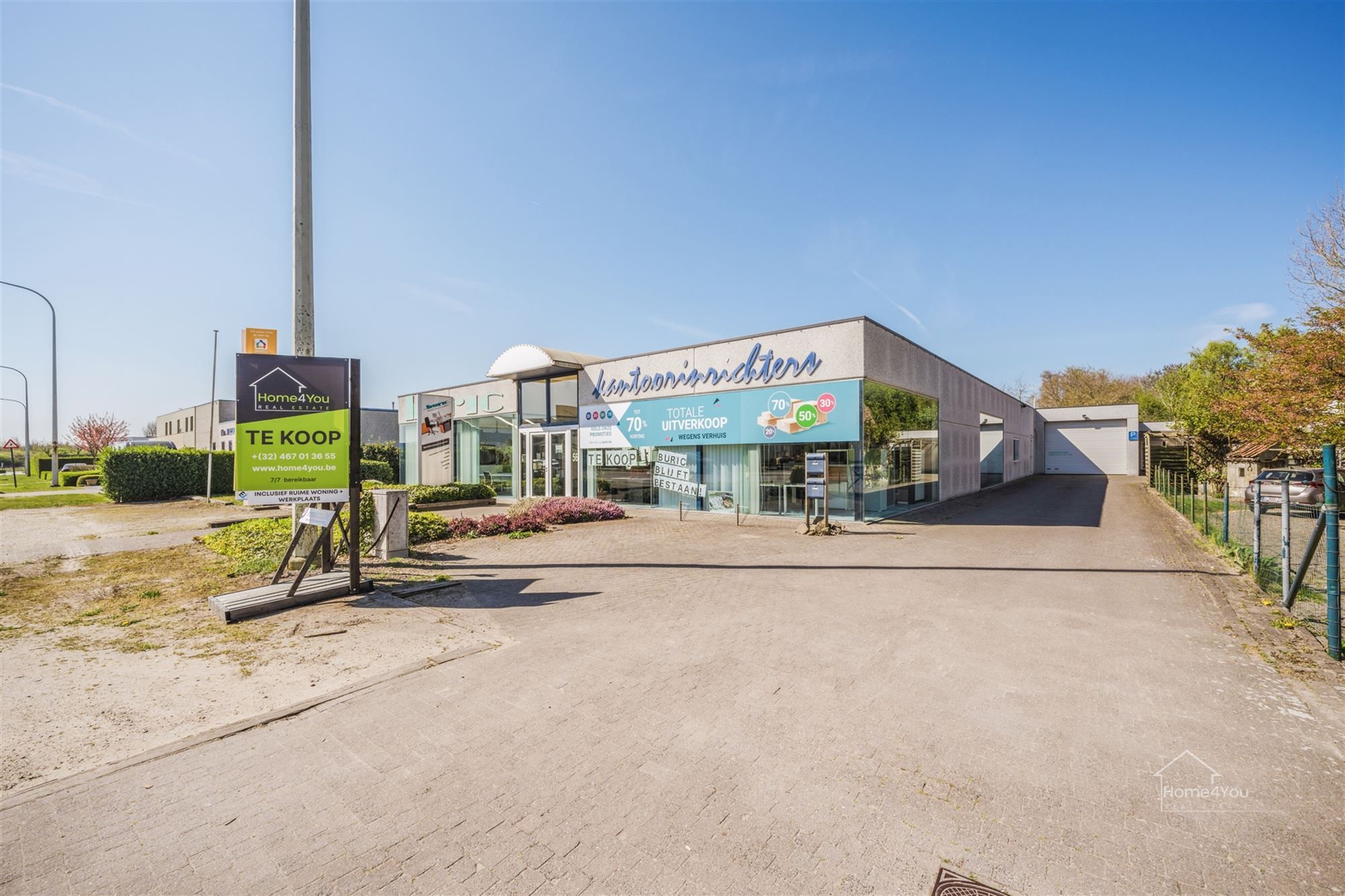  Multifunctioneel bedrijfsgebouw met toonzaal, magazijn, kantoren én woonst op toplocatie. foto {{pictureIndex}}