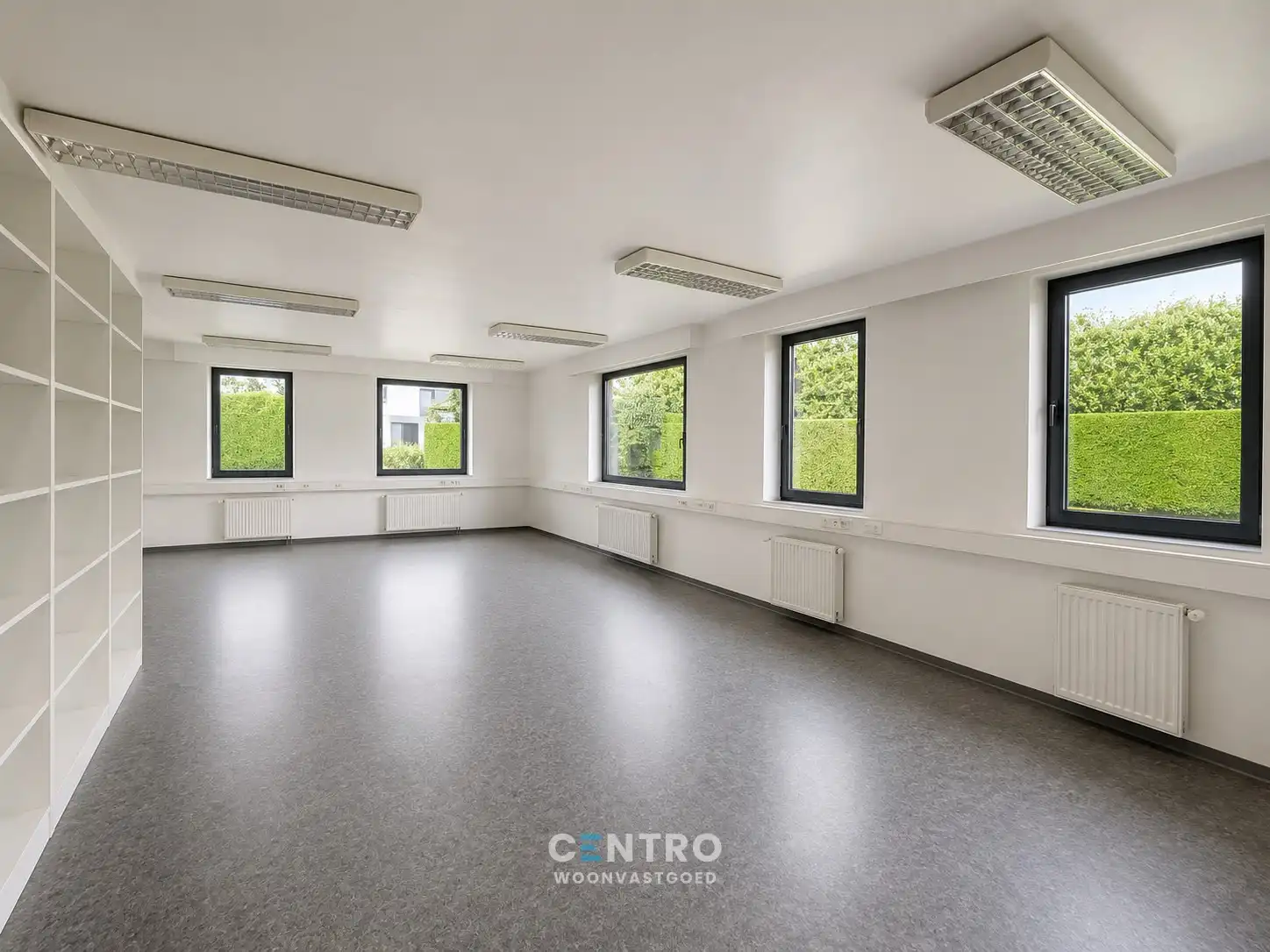Vrijstaande VILLA (430m²) op een hoekperceel van ± 1.200 m² op invalsweg Roeselare (vlakbij de ring R32). Ook ideaal als KANGOEROEWONING. foto 18