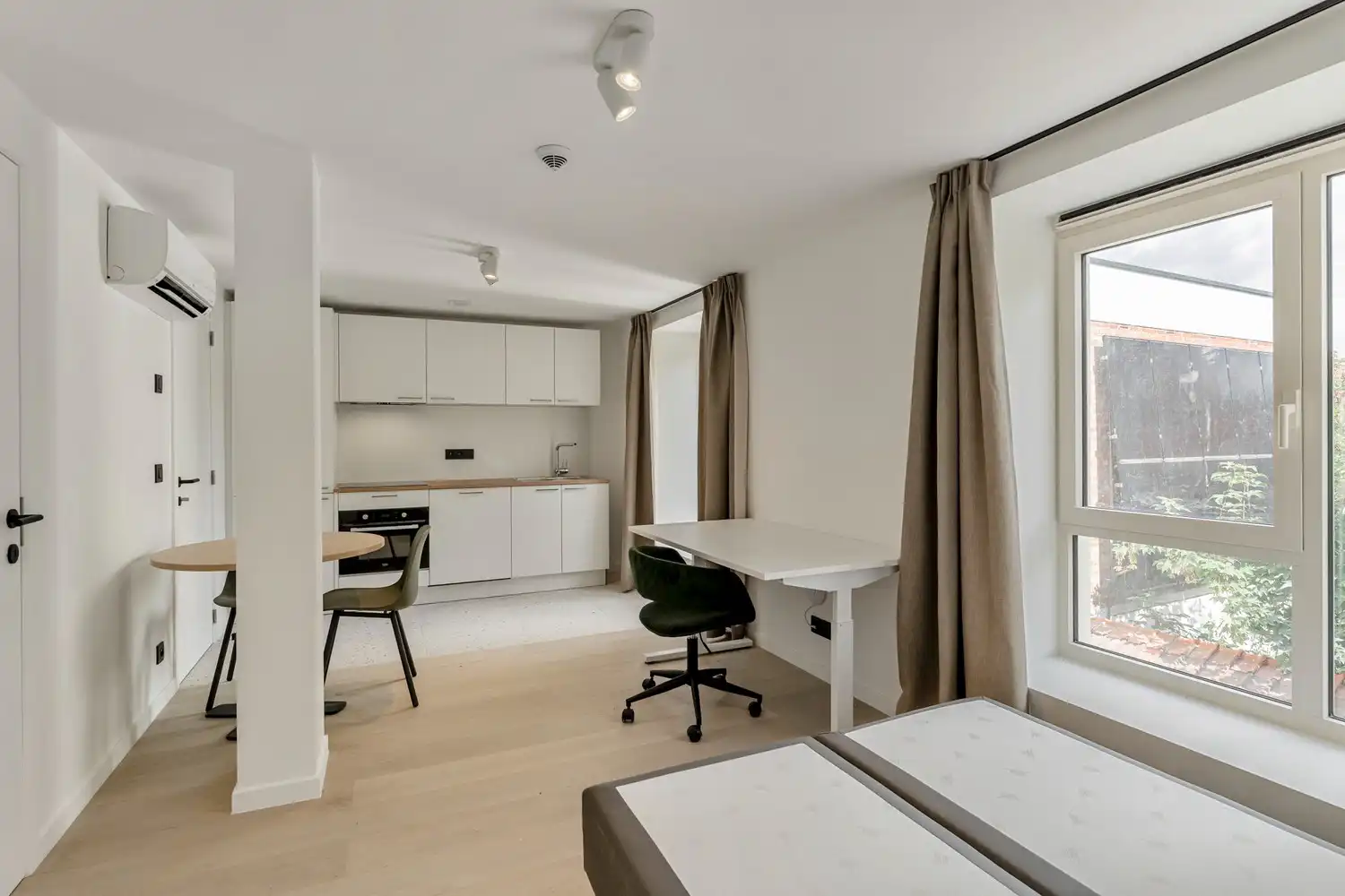Bent u nog op zoek naar een mooie studio voor het academiejaar '26-'27? Nieuwe studio's, onmiddellijk beschikbaar voor eigen gebruik of verhuur! foto 4