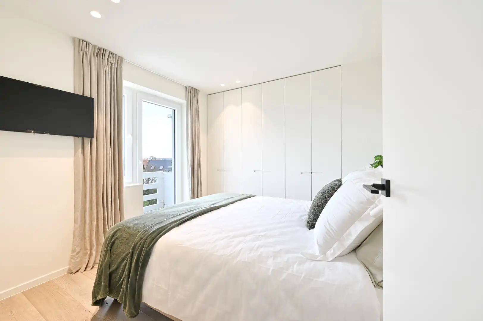 Gerenoveerd hoekappartement, heel rustig gelegen te Knokke,  genietend van een uitgestrekt zicht op het Zegemeer. foto 14