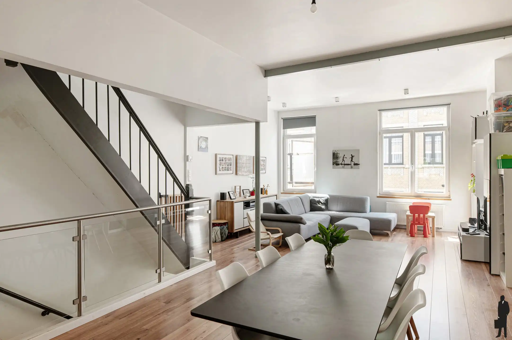 Ruime bel-étagewoning met 3 staanplaatsen en terras foto {{pictureIndex}}