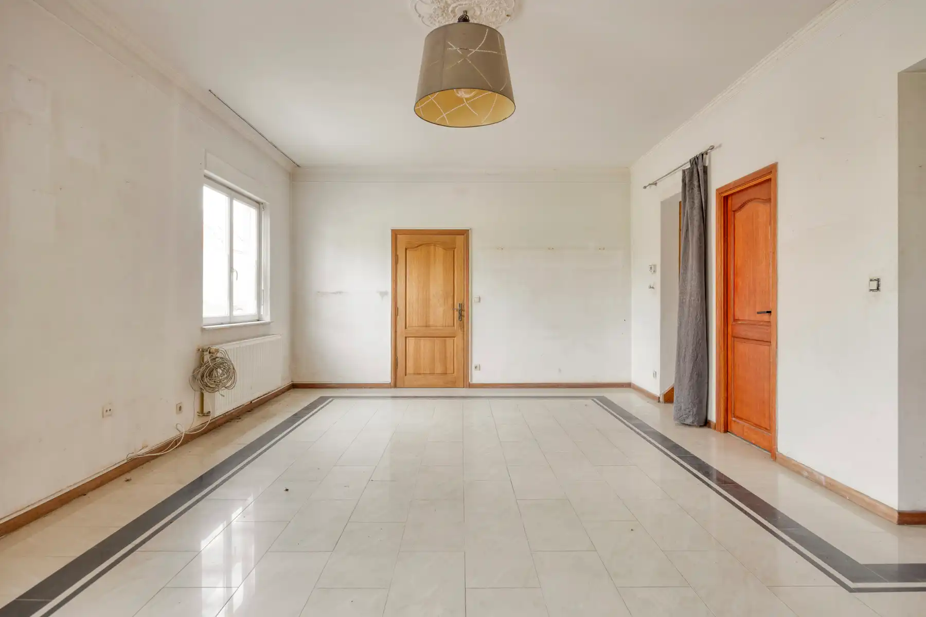 Ruime woning met 4 slaapkamers en loods  foto 5
