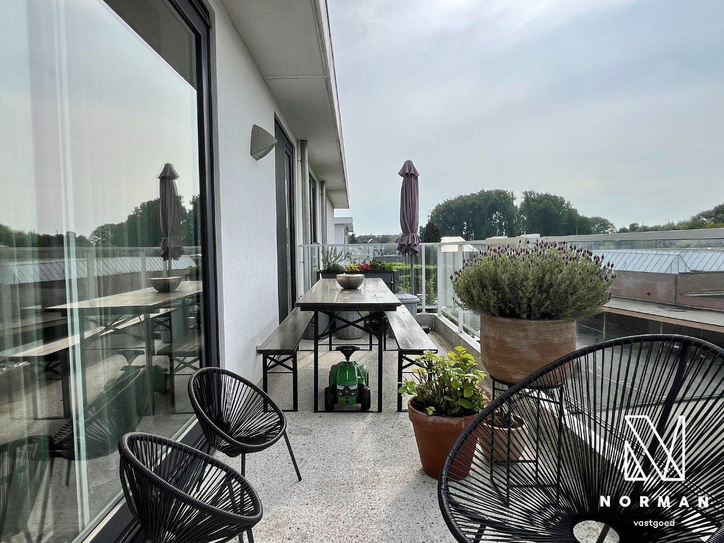 Dit modern afgewerkt appartement bevindt zich op de tweede verdieping van een recente residentie. foto 12