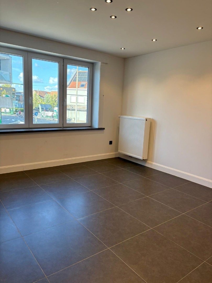 GERENOVEERDE WONING MET 2 SLAAPKAMERS EN GARAGE IN IEPER foto 4