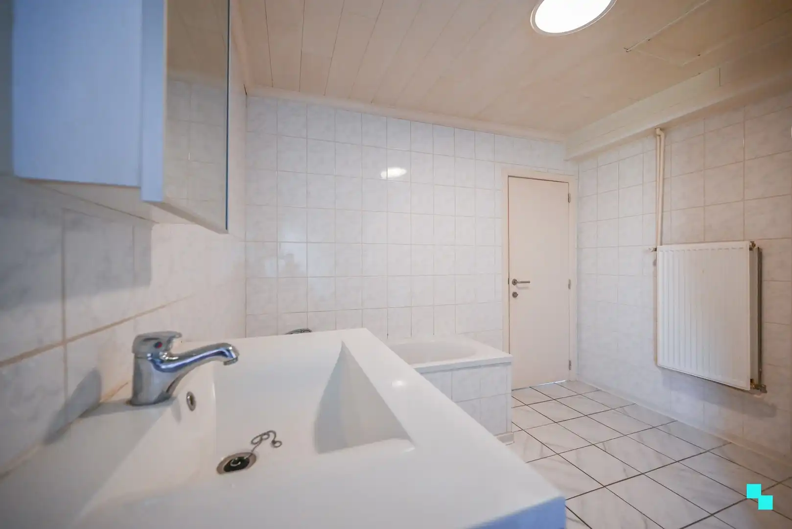 Op te frissen eengezinswoning met uitweg achteraan foto 10