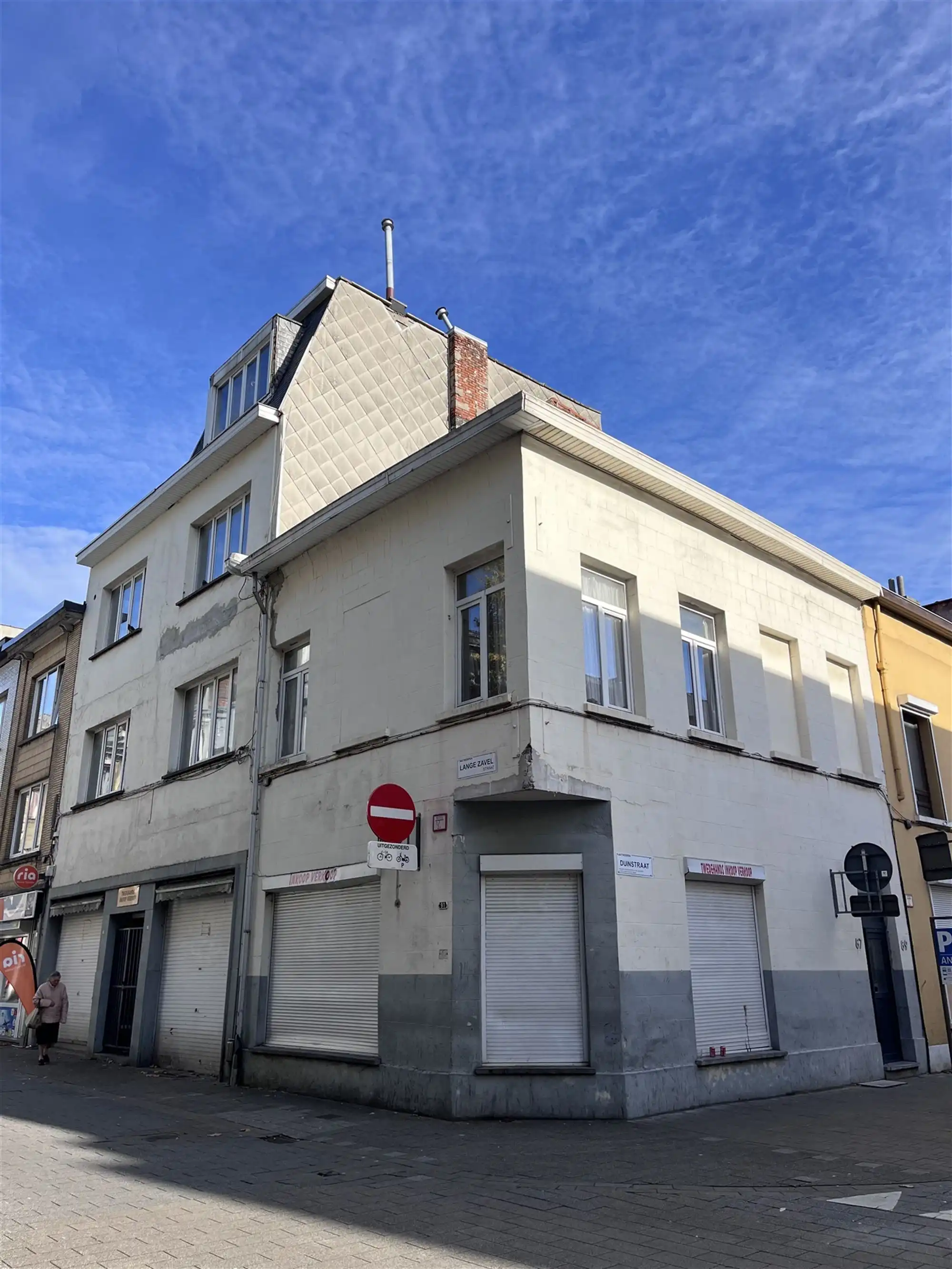 Hoekproject met 2 gekoppelde eigendommen - ideaal voor een renovatieproject foto {{pictureIndex}}