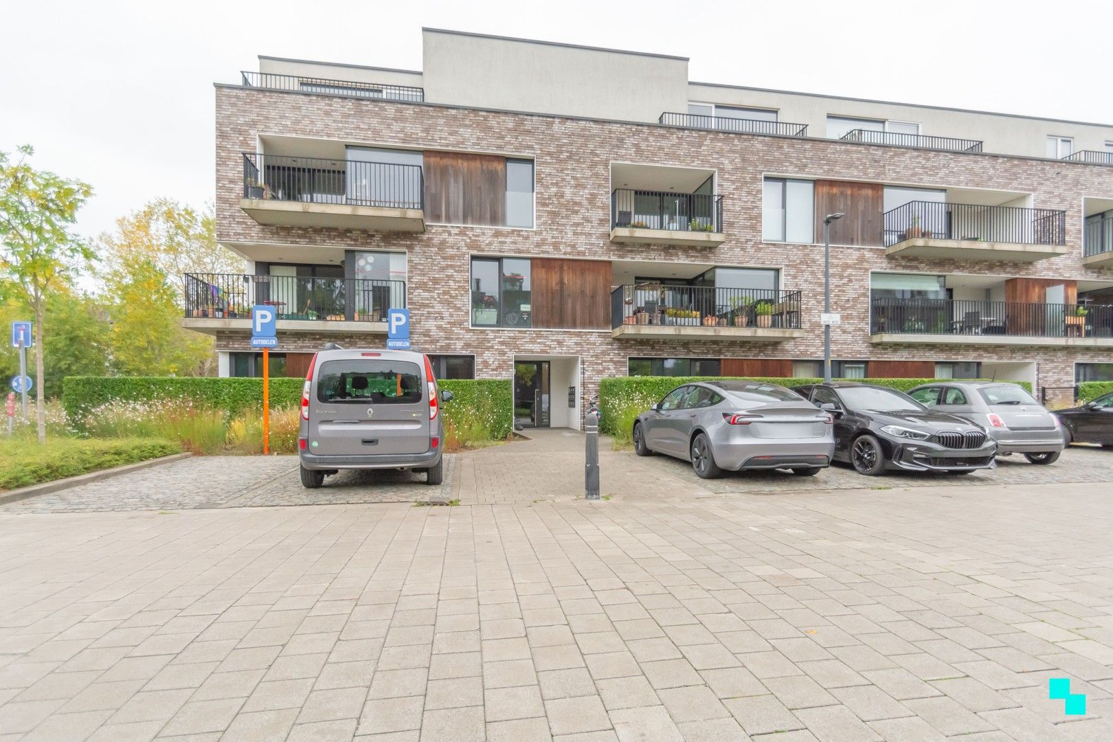 Ruim gelijkvloers appartement met tuin foto 16
