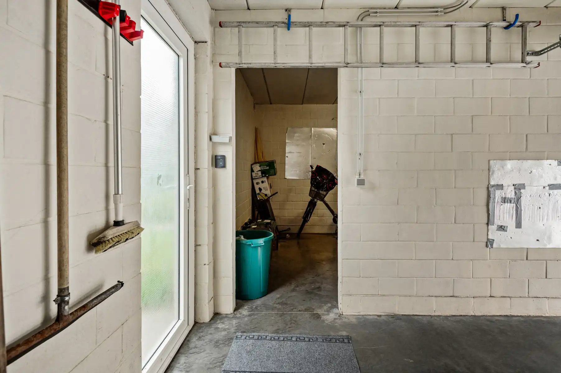 Ruim gelijkvloers appartement vlak buiten centrum Aartselaar foto 19