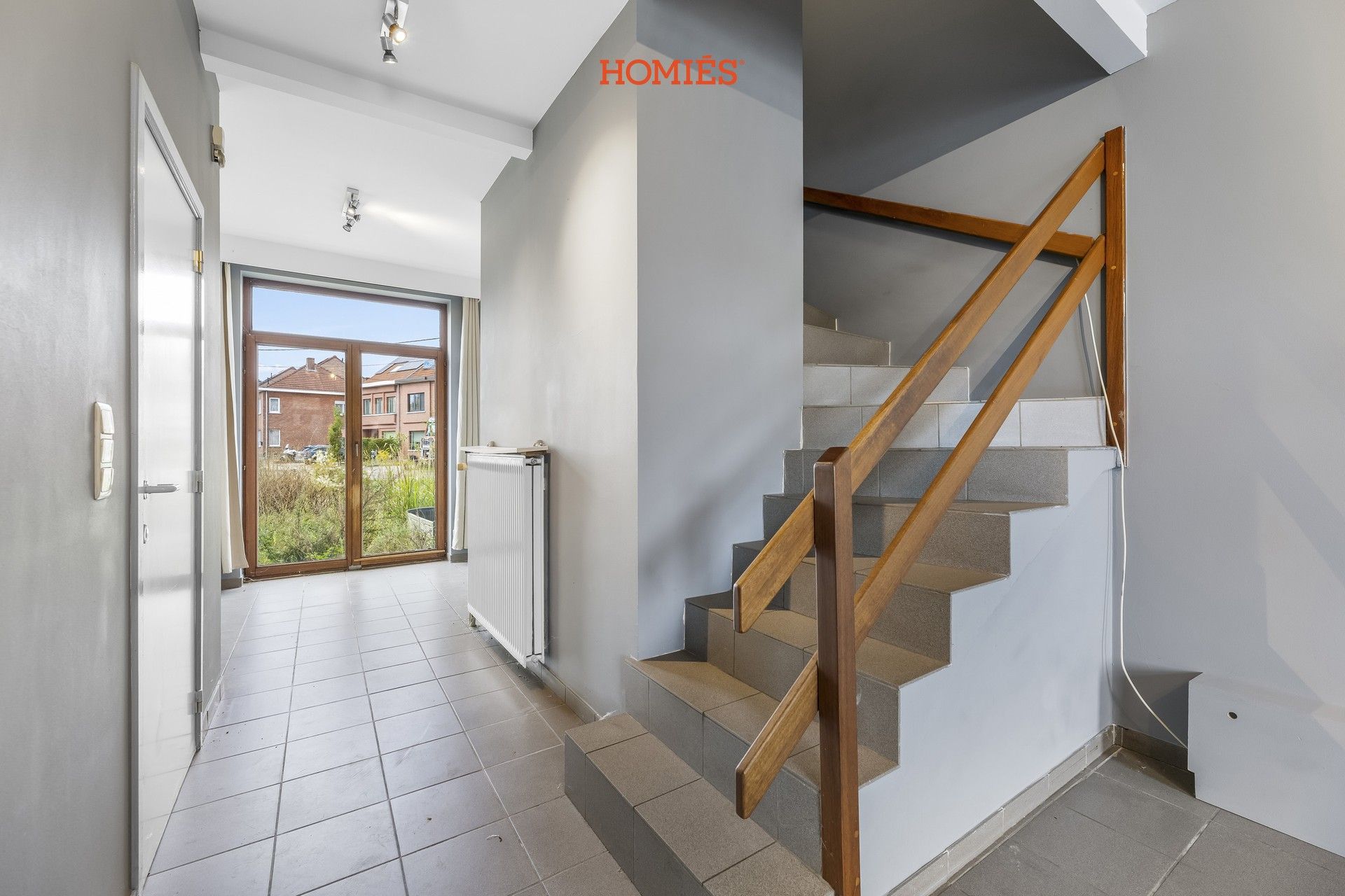 Te renoveren woning met veel potentieel foto 8
