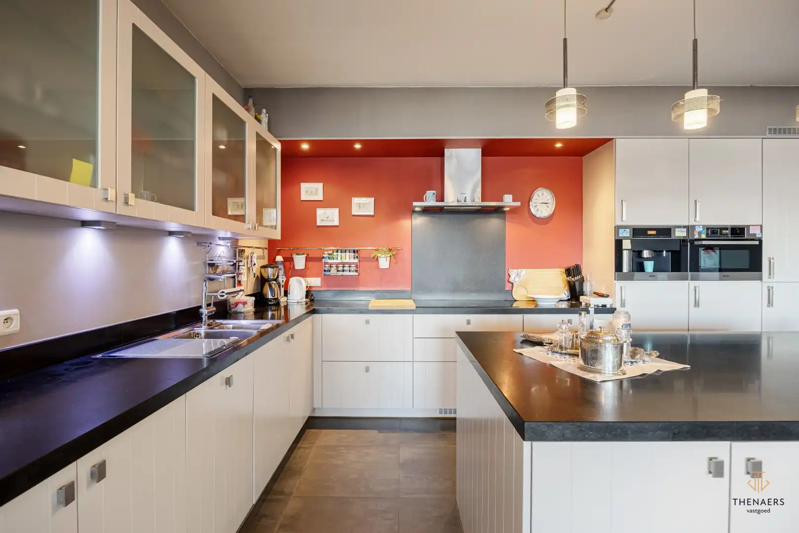 Zeer ruim appartement met 3 slaapkamers & 1 autostaanplaats op toplocatie. foto 8