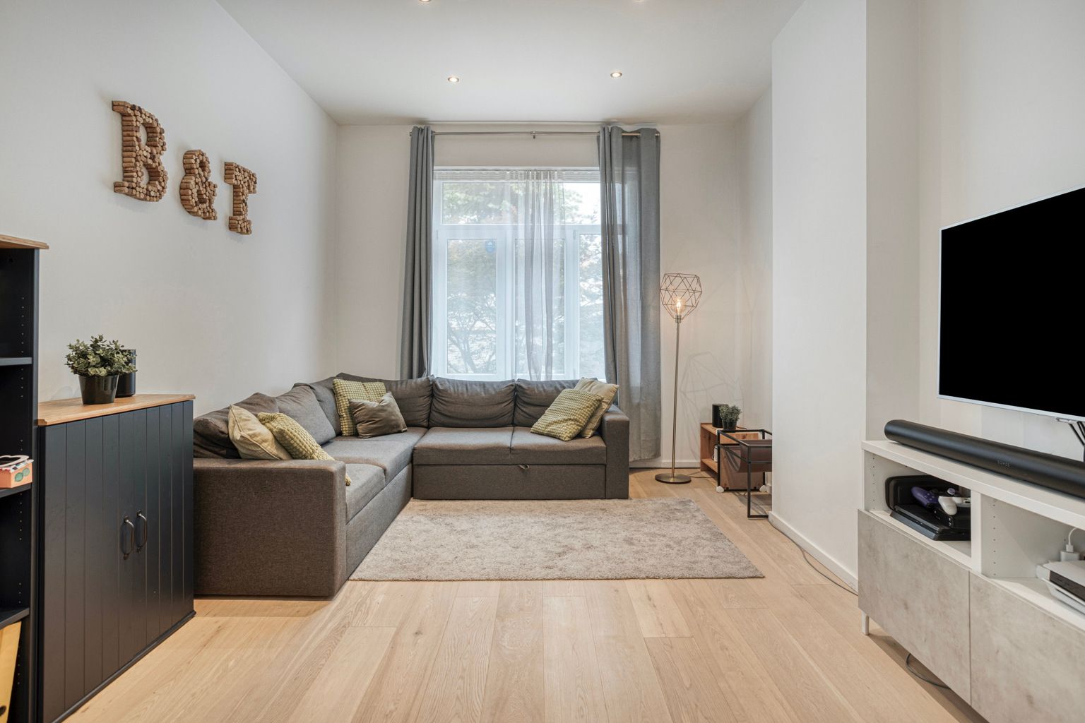 MOOI GERENOVEERDE WONING MET DAKTERRAS EN DUBBEL GARAGE foto 7